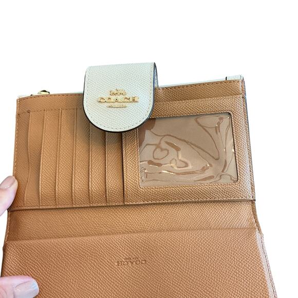COACH The Phone Wallet Bi Fold Crossgrain Leather Chalk White/Camel Women’s NWOT - Picture 6 of 15